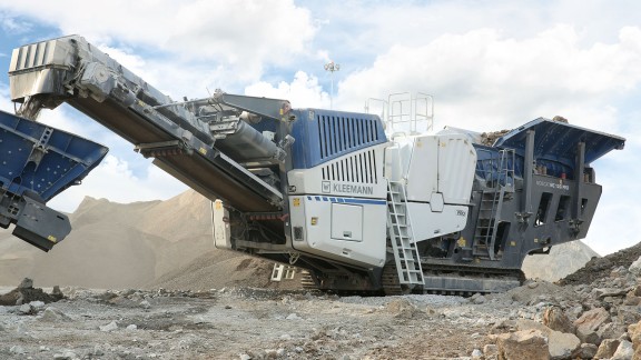 MOBICAT MC 120(i) PRO in action in the quarry