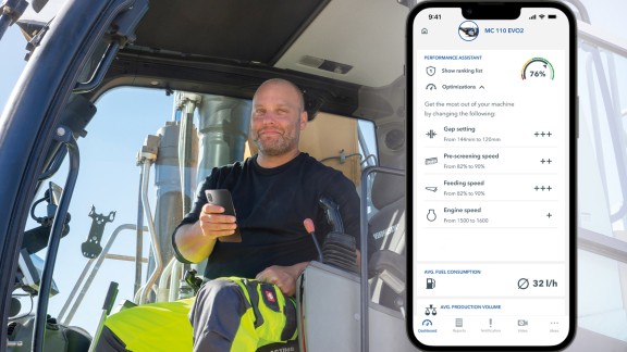 Operarios de maquinaria en excavadoras con smartphone, smartphone con captura de SPECTIVE CONNECT