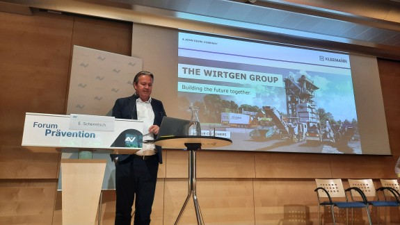Ewald Schemitsch von Wirtgen Österreich bei der Preisübergabe in Innsbruck