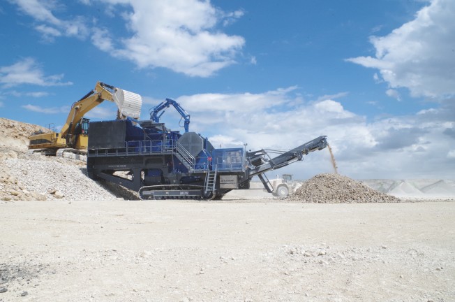 The KLEEMANN jaw crusher plant MC 125 RR crushes 600 tons an hour