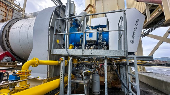Benninghoven hydrogen burner in use at a construction site