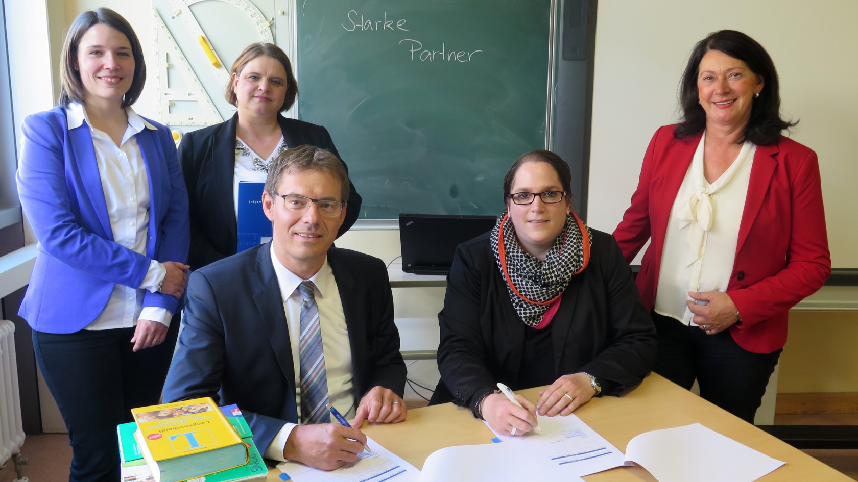 Kurfürst-Balduin-Realschule plus und BENNINGHOVEN unterzeichnen Kooperationsvertrag.