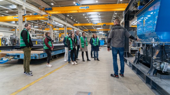 Stefan-Andreas Realschule Plus in Schweich und BENNINGHOVEN unterzeichnen Kooperationsvertrag.