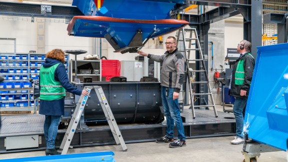 Stefan-Andreas Realschule Plus in Schweich und BENNINGHOVEN unterzeichnen Kooperationsvertrag.