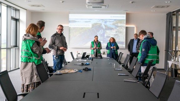 Stefan-Andreas Realschule Plus in Schweich und BENNINGHOVEN unterzeichnen Kooperationsvertrag.