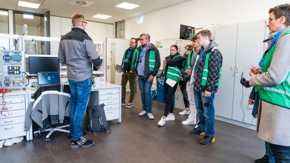 Stefan-Andreas Realschule Plus in Schweich und BENNINGHOVEN unterzeichnen Kooperationsvertrag.