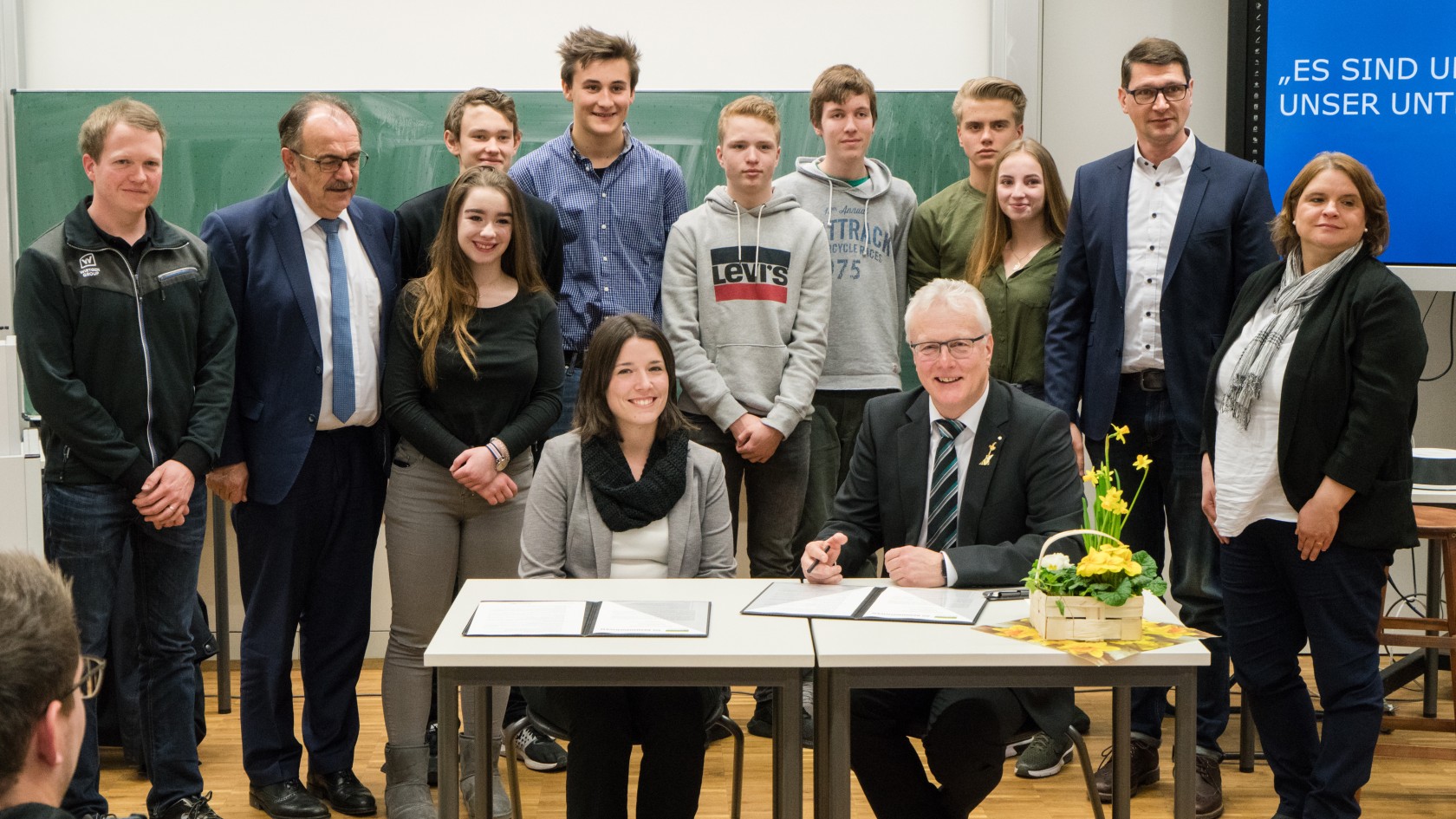 Stefan-Andreas Realschule Plus in Schweich und BENNINGHOVEN unterzeichnen Kooperationsvertrag.