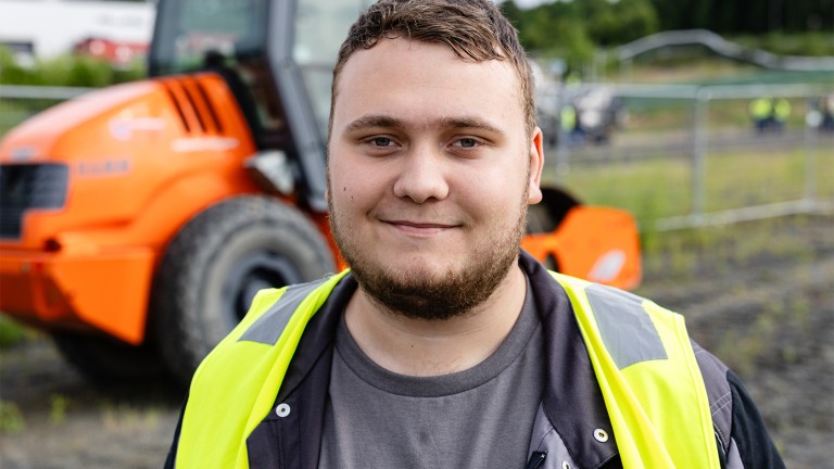 Portrait photo of Maximilian Krapfl, in training as an industrial mechanic at Hamm