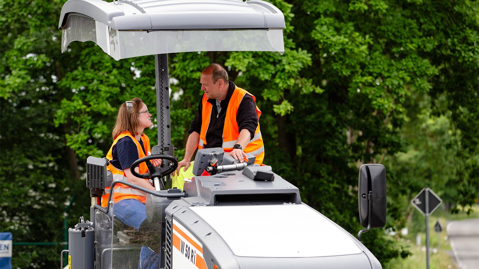A trainee and an instructor on a Wirtgen milling machine