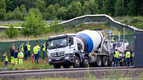 The trainees in a group around the Wirtgen slipform paver.