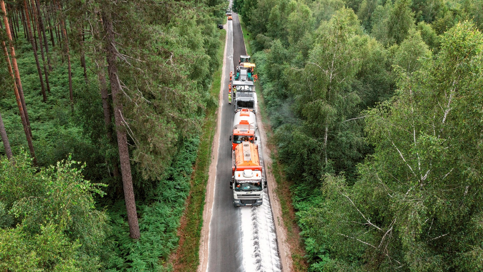 In-place cold recycling cuts emissions and conserves resources during the rehabilitation of a link road in Yvelines, France.