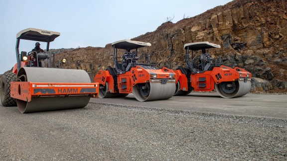 Wirtgen Group machines work with great performance on the new Samruddhi Expressway.