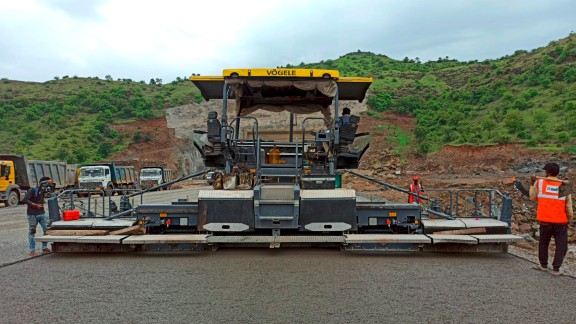 Wirtgen Group machines work with great performance on the new Samruddhi Expressway.