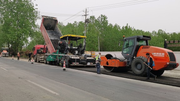 Reconstruction of the Changwu Road with a W 380 CR