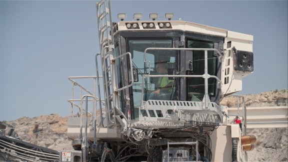 Nahaufnahme des Fahrerstands des 280 SM(i)