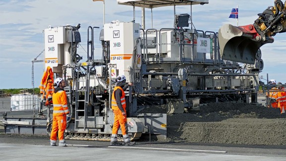 HIB Iceland Ehf deployed a SP 62i slipform paver for the extension of operational areas at the Naval Air Station in Keflavik (Keflavik Air Base) with concrete paving.