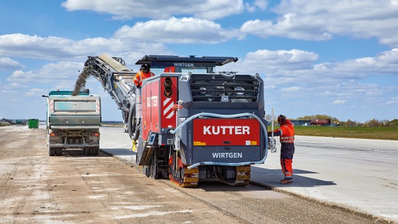 Concrete removal by cold milling at Leipzig/Halle Airport
