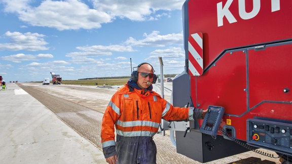 Concrete removal by cold milling at Leipzig/Halle Airport