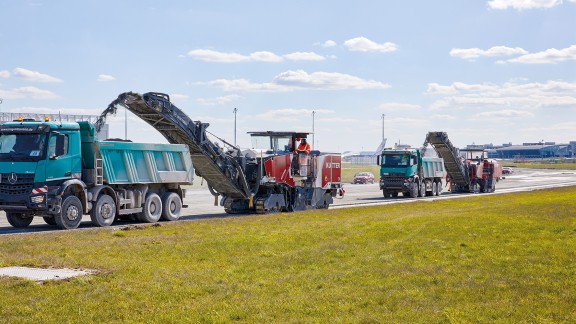Concrete removal by cold milling at Leipzig/Halle Airport