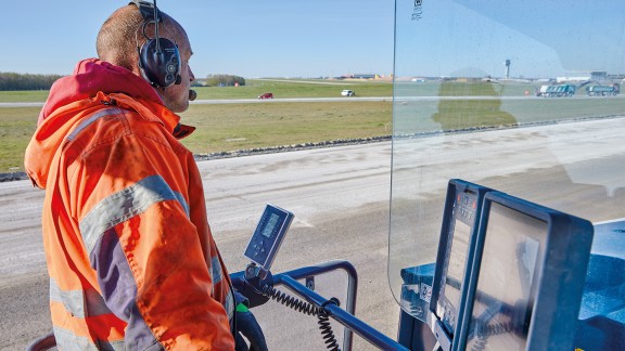 Concrete removal by cold milling at Leipzig/Halle Airport