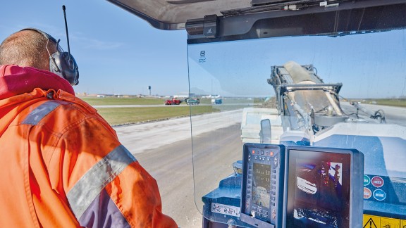 Concrete removal by cold milling at Leipzig/Halle Airport