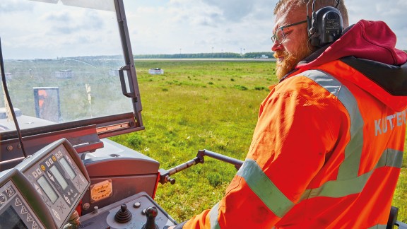 Concrete removal by cold milling at Leipzig/Halle Airport