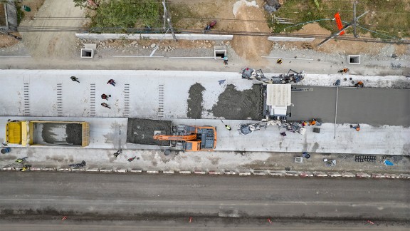 The Tha Sala project site; the SP 64 in the centre; the already completed concrete road behind it