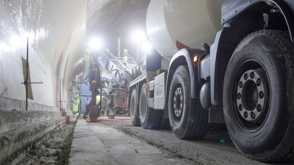 View diagonally from below of the SP 33 during paving in the Semmering Tunnel.