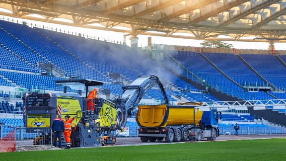 W 200 Fi in use at the Stadio Olympico in Rome