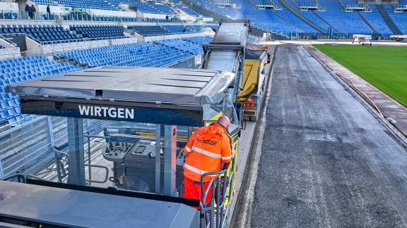 W 200 Fi next to the milled surface