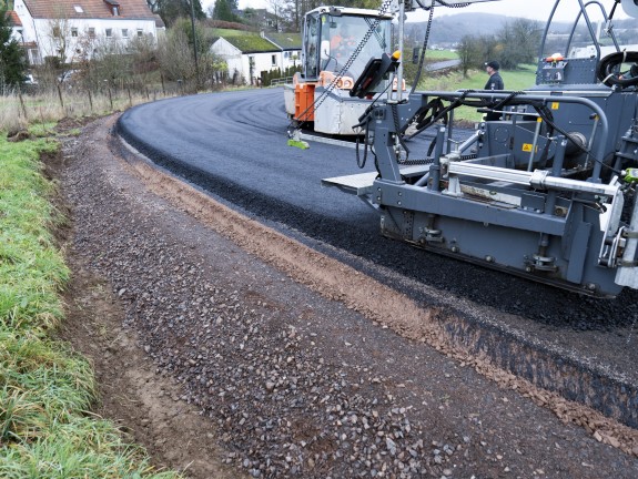 View of a screed and the Big-Multiplex-Ski sensor system.