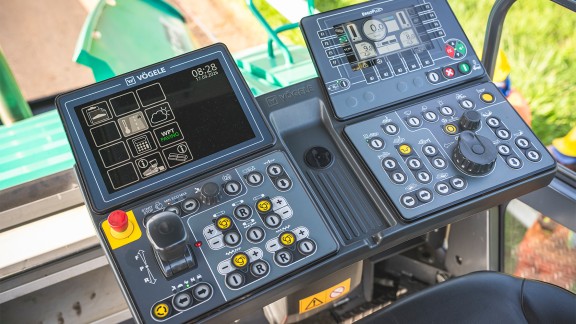 View of the ErgoPlus 5 paver operator’s console from above.