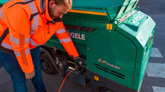 Charger on the side of the MINI 502e