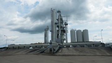 Asphalt mixing plant against an overcast sky.