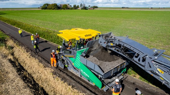 SUPER 2100-5i with extra material hopper