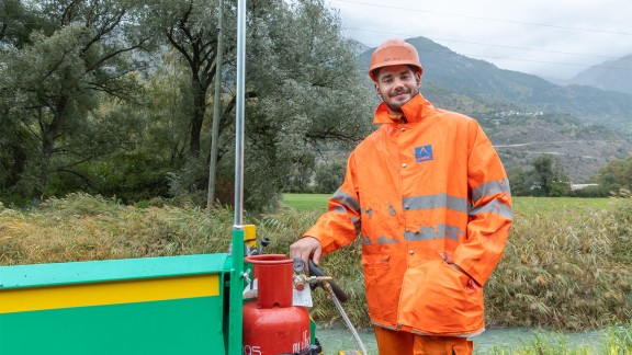 Portrait of construction worker next to MINI 500