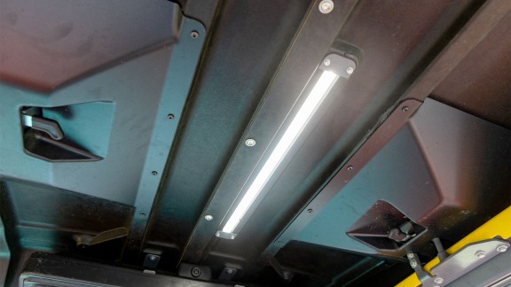 The LED lighting integrated into the protective roof illuminates the driver’s cab well.