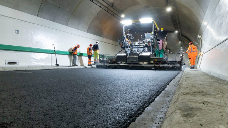 Réfection de chaussée dans le tunnel du Mont-Blanc
