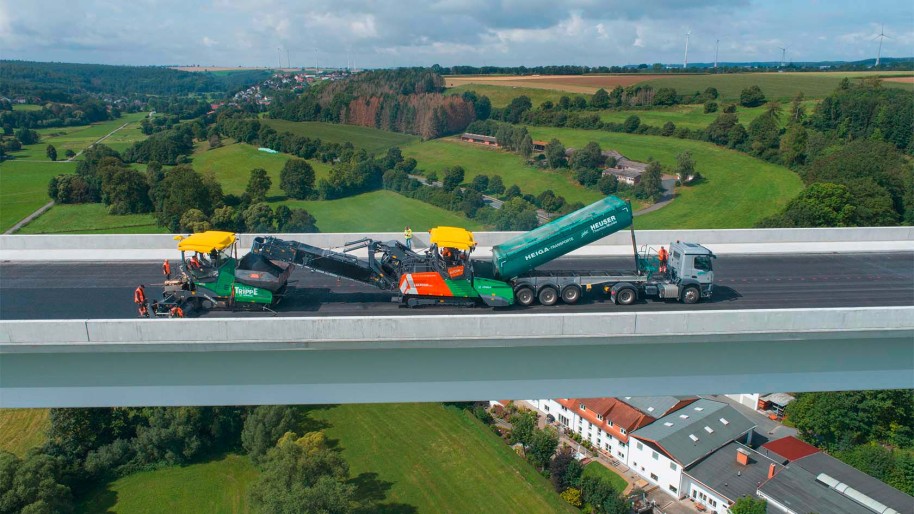 WITOS Paving Docu helps pave asphalt at a height of 70 metres on the Aftetal Bridge in Bad Wünnenberg in the Sauerland region of Germany.