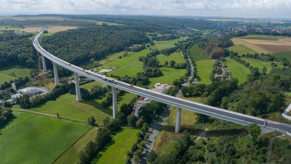 Vögele WITOS Paving Docu with RoadScan and the Jobsite Temp app simplify the monitoring and documentation of the construction project.