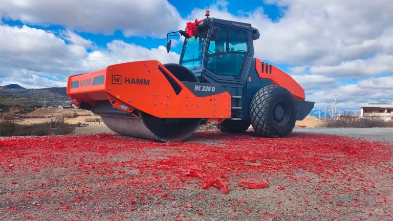 配备 ECO-Mode 的 HC 系列新型单钢轮压路机（中国）