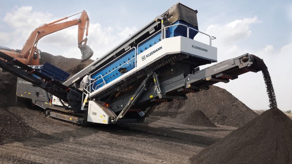 Low, oblique view of an MOBISCREEN MSC 953 EVO