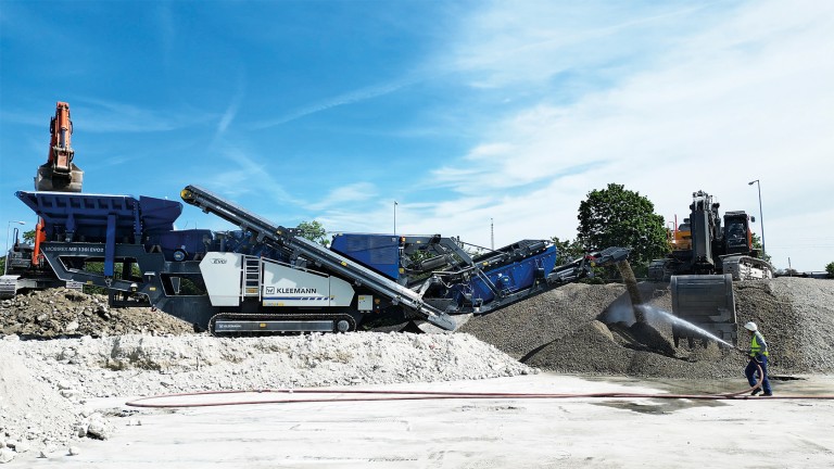 Impact crusher MOBIREX MR 130i EVO2 – the all-rounder in recycling operations