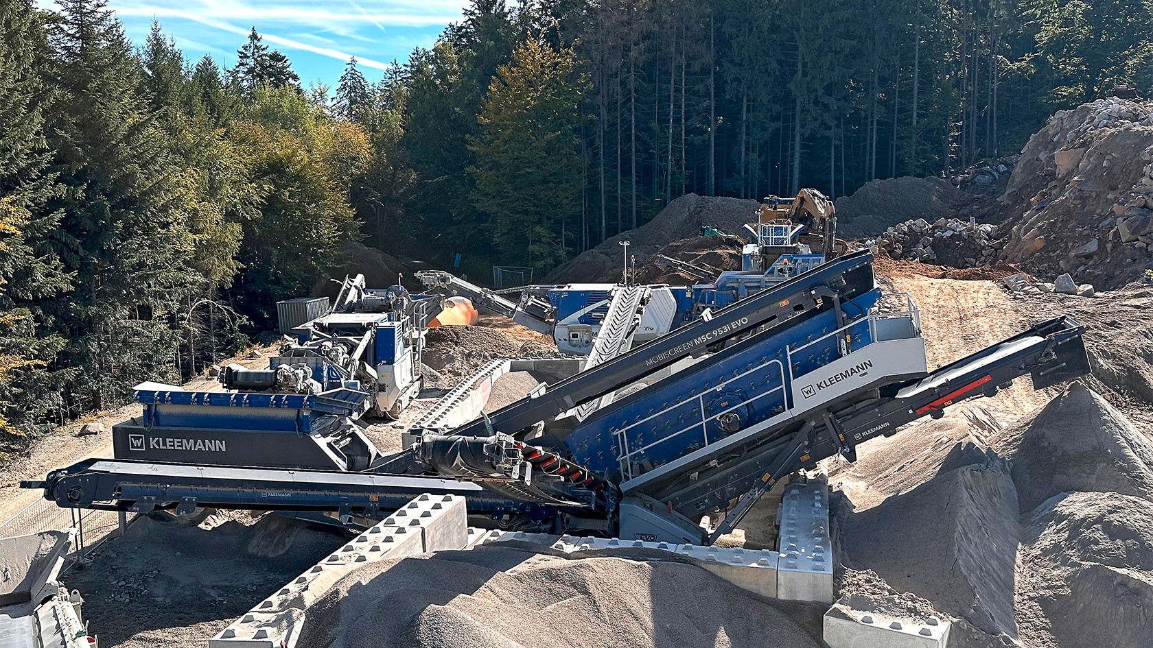 Kleemann machines connected one after the other process granite.