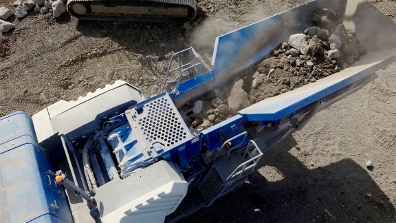 Aerial view of the MC 110i EVO2 feed hopper