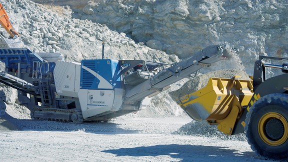 Kleemann plant in the sun-drenched quarry.