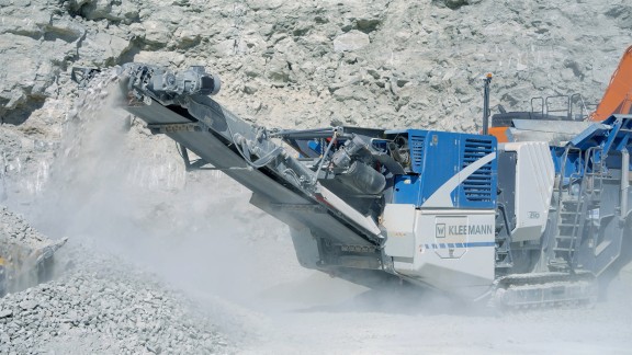 Kleemann plant in the sun-drenched quarry.