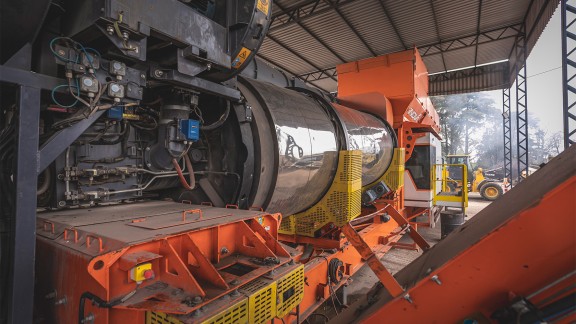 Detail view on the mixing drum of the Ciber asphalt mixing plant.