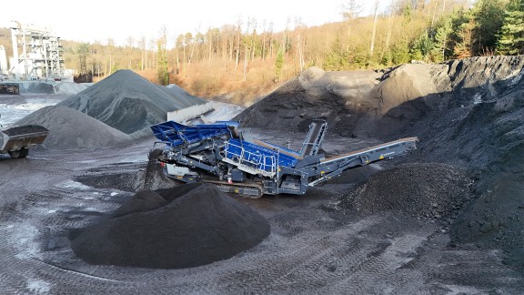 Impianto di vagliatura grossolana seleziona l’asfalto vecchio frantumato