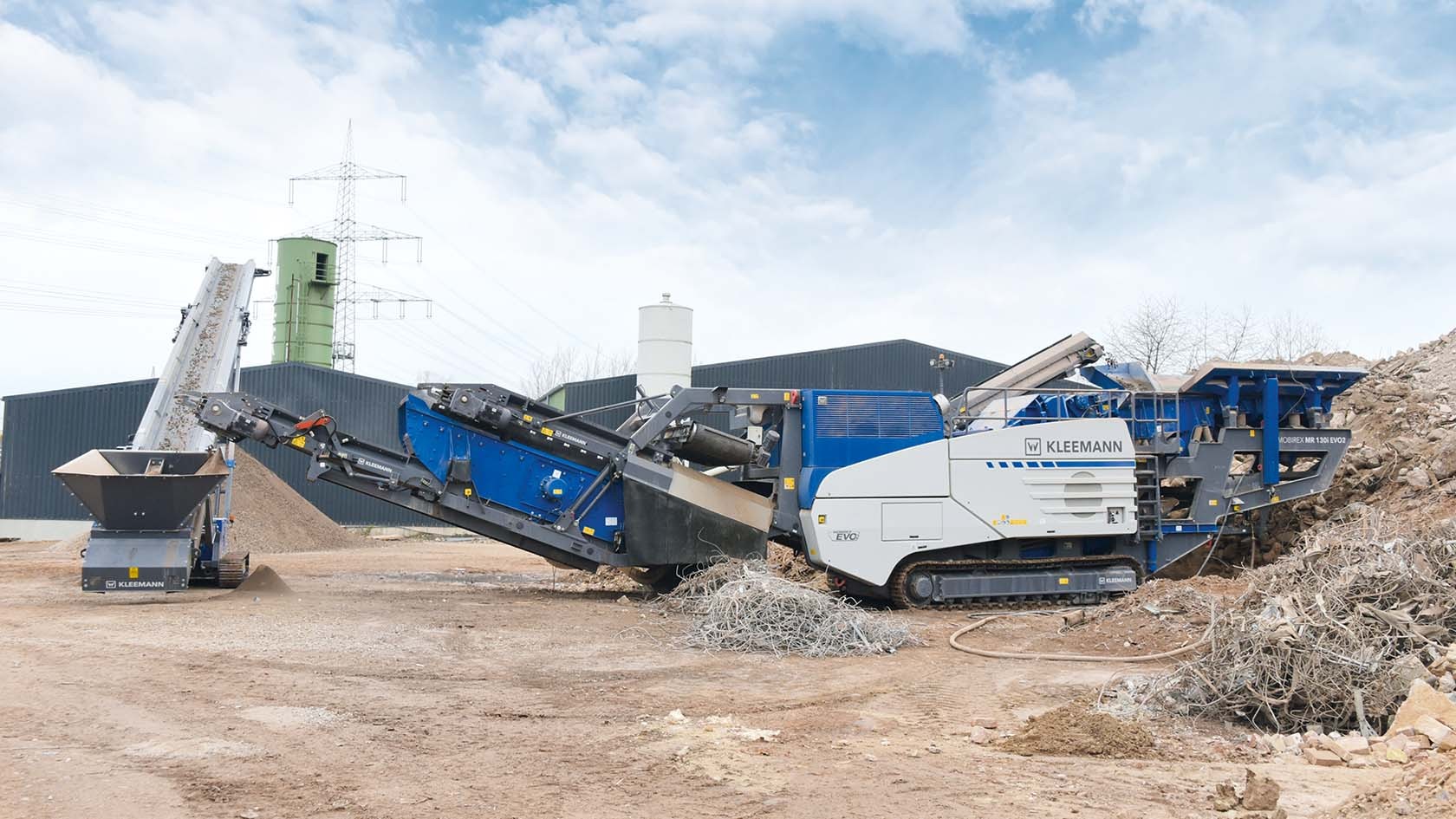 MOBIREX MR 130i EVO2 and MOBIBELT MBT 24 in operation at D+S Baustoffrecycling